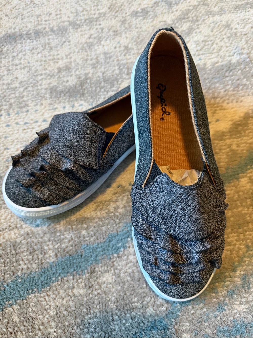 Qupid Reba Black Denim Ruffled Slip-On Flats Size 6